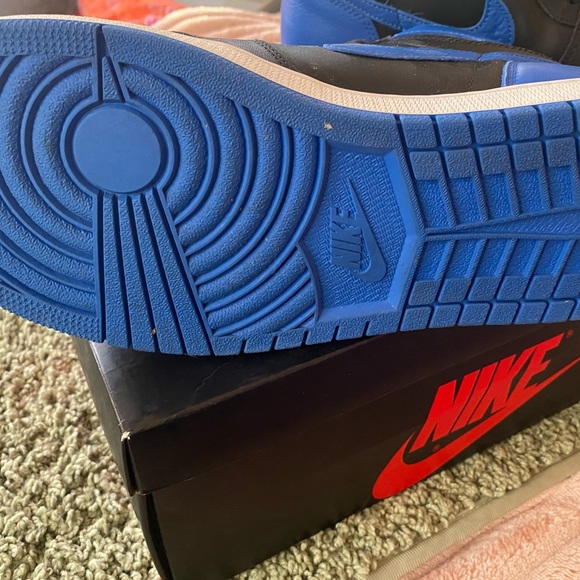 Air Jordan 1 Retro High OG - EUC - Picture 4 of 7